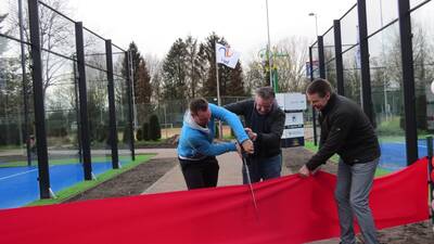 padel-baan-opening-lint-knippen